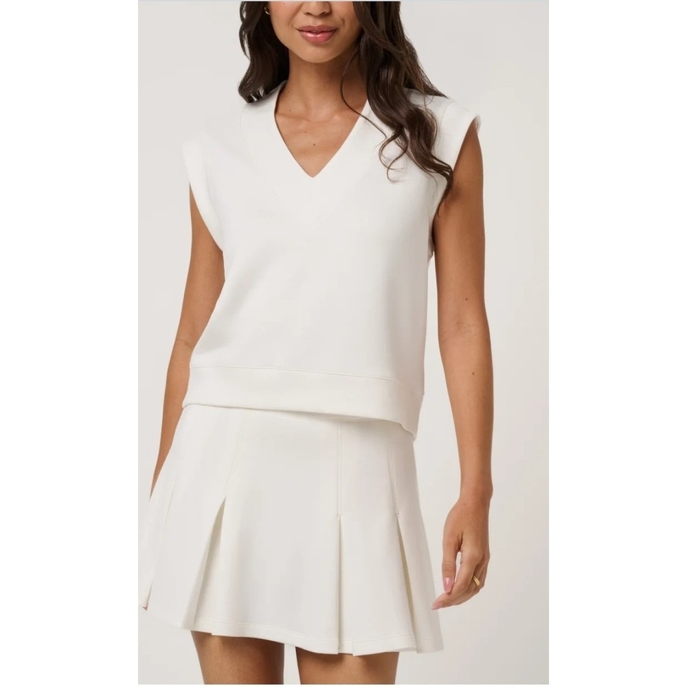 TravisMathew Skyloft Soft Vest Women's XL White Sleeveless Tennis Golf Crew
